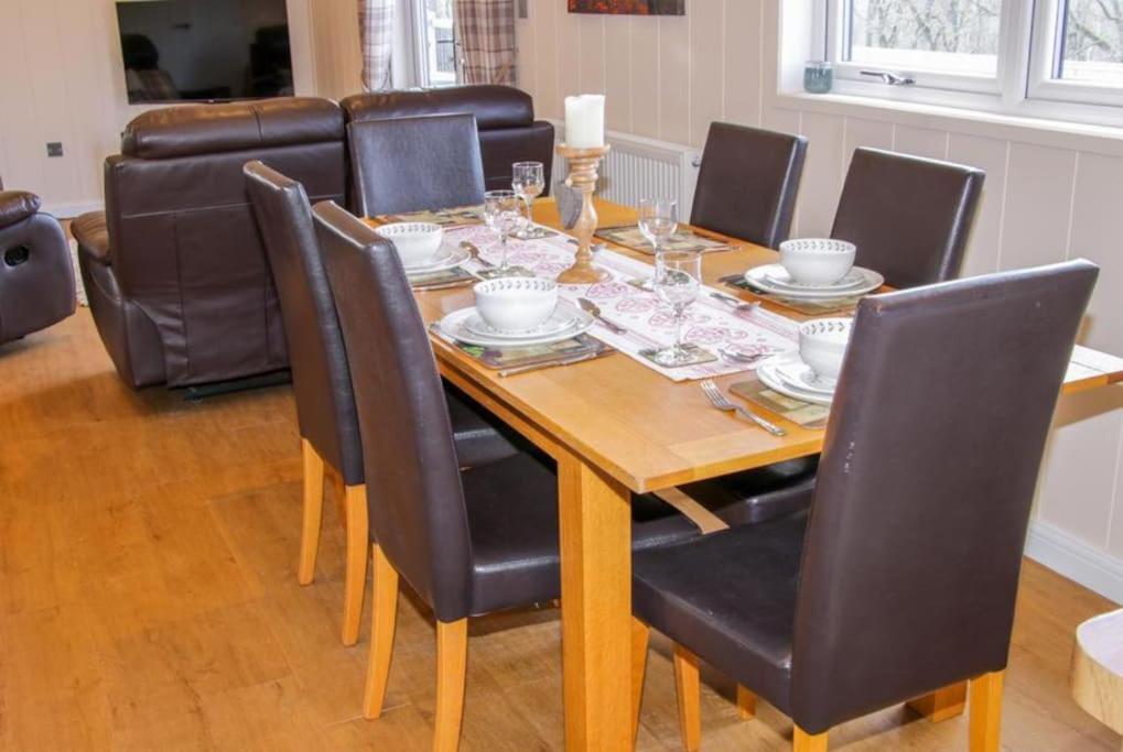 Fabulous Detached Lodge With Hot Tub Two Nights Minimum Stay Бриджнорт Екстериор снимка